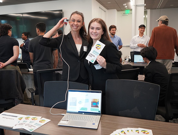 Kristin Hagen (left) and Madeleine Marston present Lengage Ware at Demo Day. Photo courtesy of Matthew Miller.