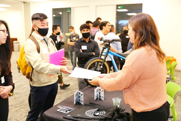 Students speak with human resources representatives from Lime, Rivian and Super 73 about entering and succeeding in the eMobility industry. 