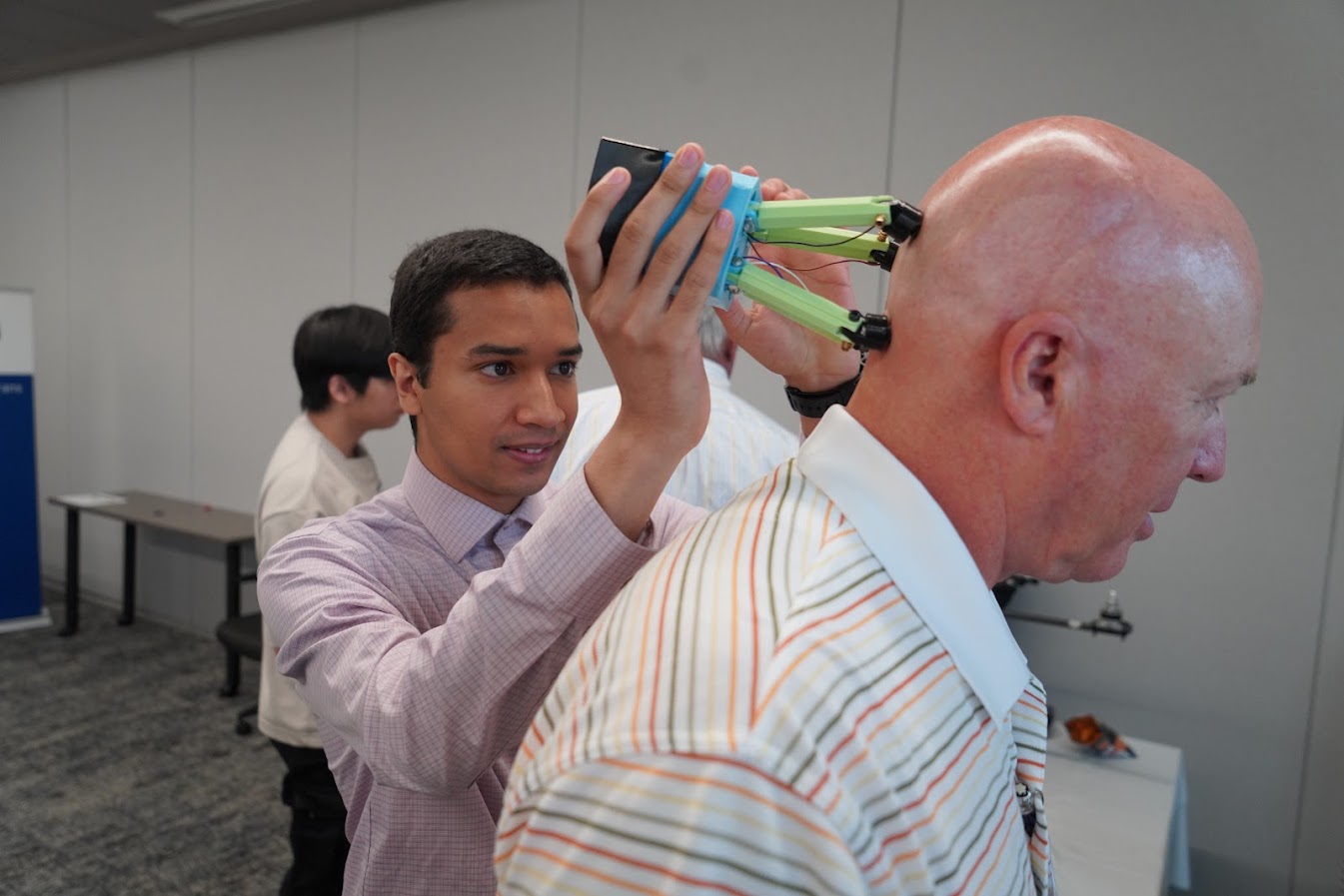 Second-place Beall team Encephalopod demonstrates how to use their portable EEG to detect stroke and seizure at Demo Day. Photo courtesy of Matthew Miller