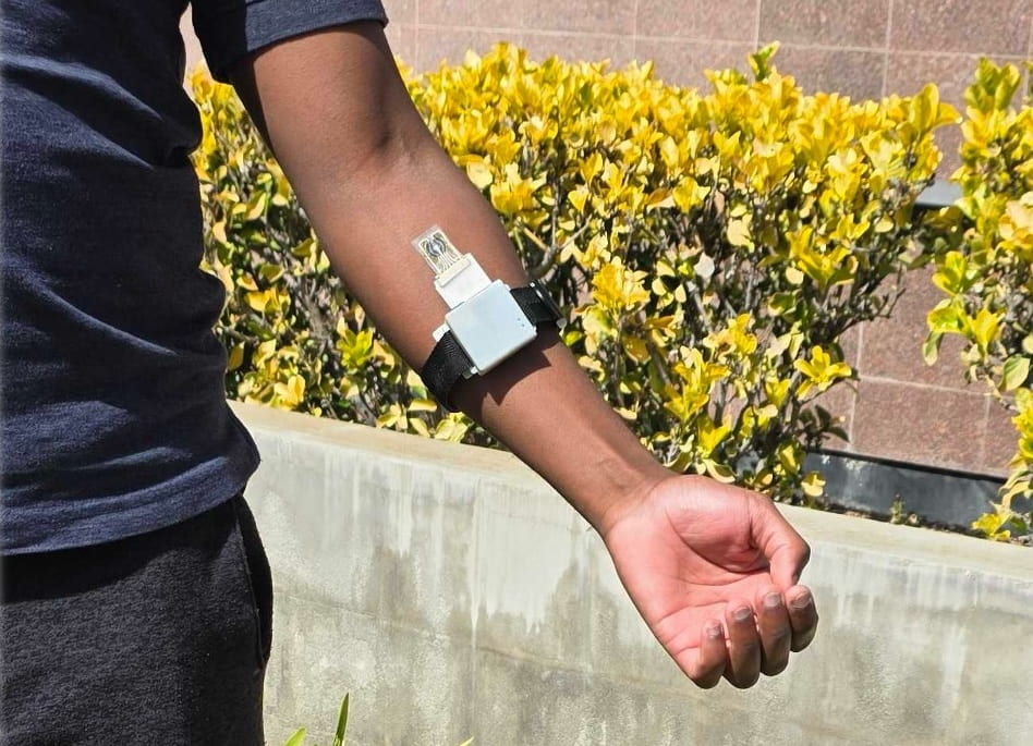 Worn as a flexible skin patch and paired with a standard Android smartphone or a custom wrist-watch-like reader, the system simultaneously tracks cortisol, glucose, lactate and urea in sweat. Jerome Rajendran / UC Irvine